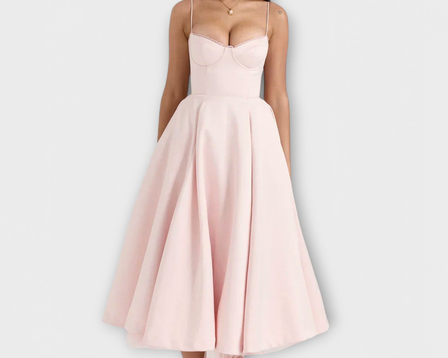 Mélie – Lehká letní šaty s detailem korzetu