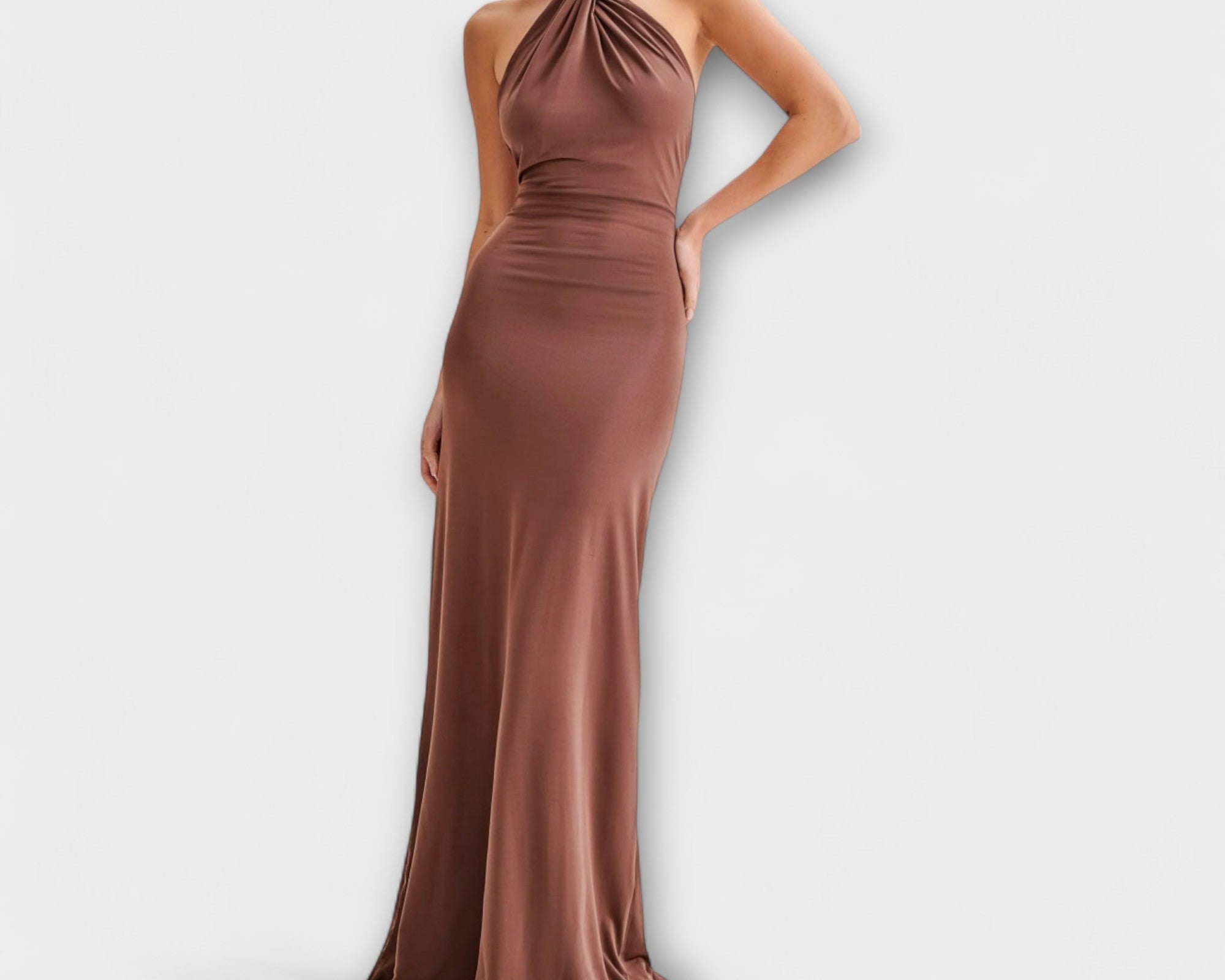 Dlouhé šaty s uvázáním za krk a saténovým vzhledem