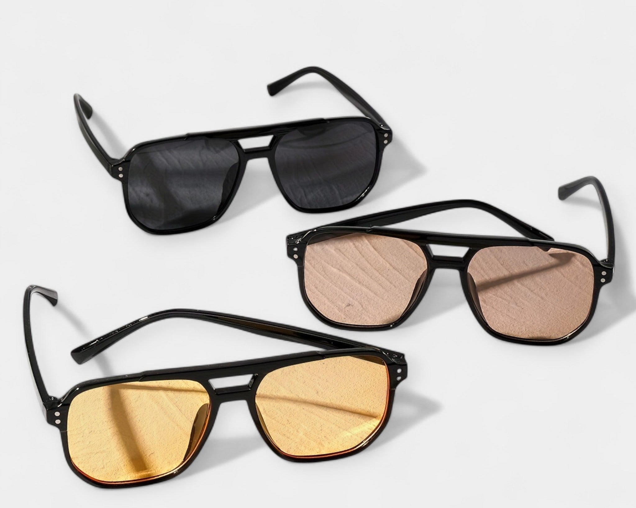 Čtvercové brýle s nýty