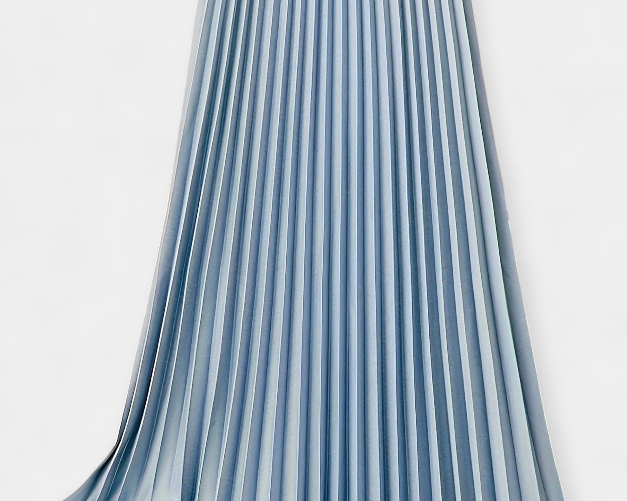 Dlouhá plisovaná saténová sukně