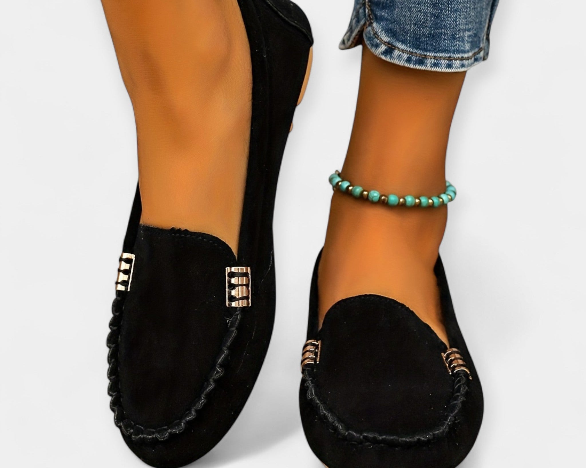 Mokasíny s kovovými prvky