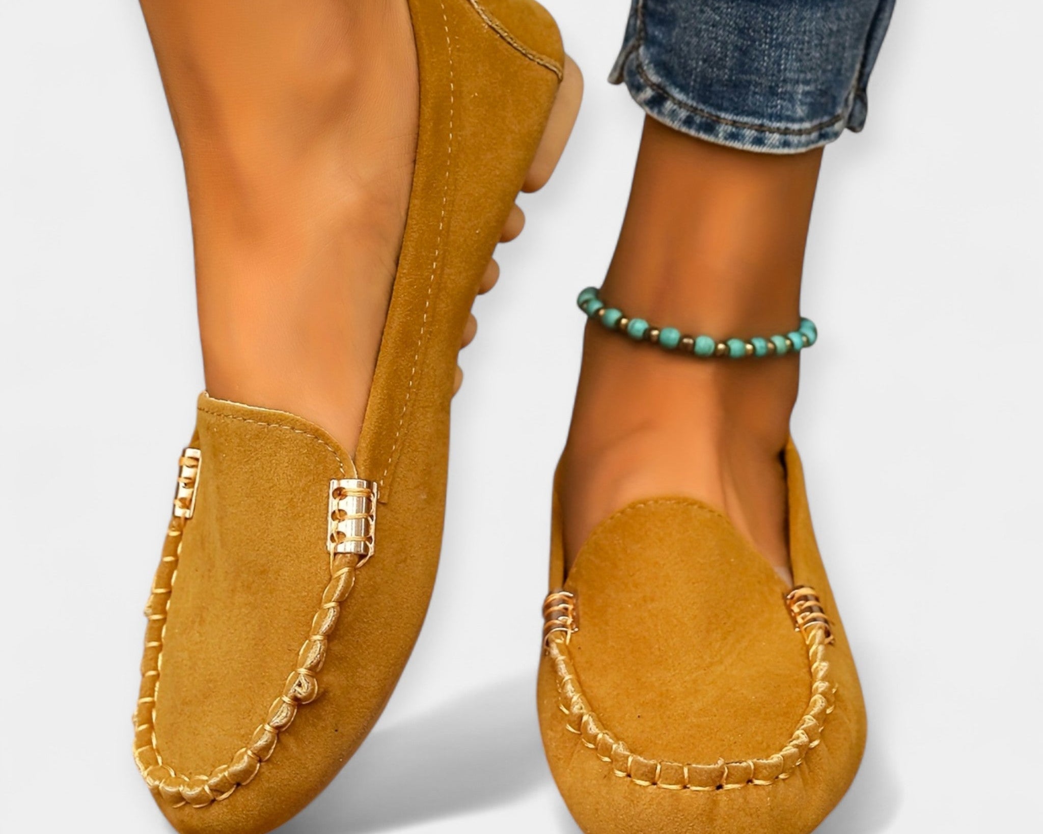 Mokasíny s kovovými prvky