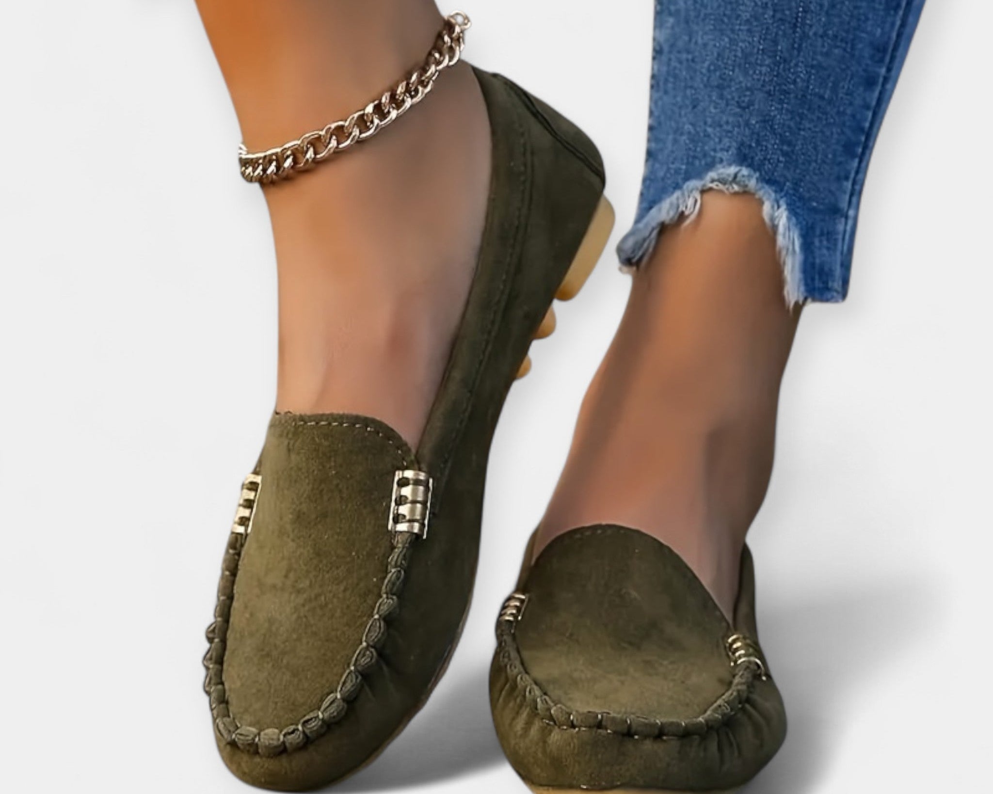 Mokasíny s kovovými prvky