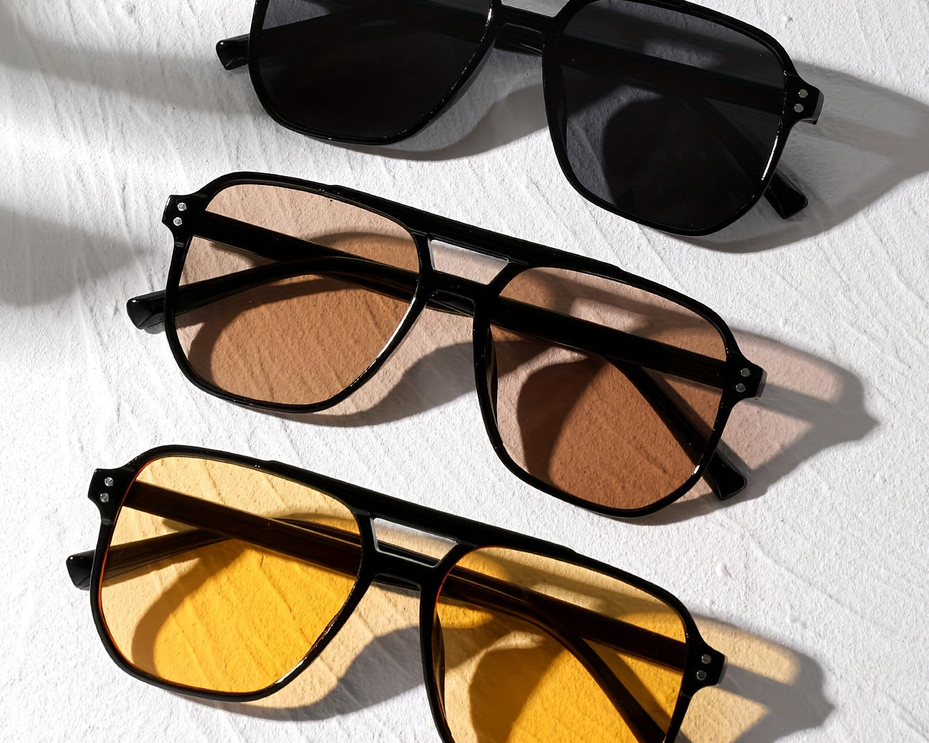 Čtvercové brýle s nýty