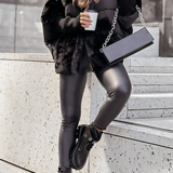 Ava - Elegantní nafouklý zadek