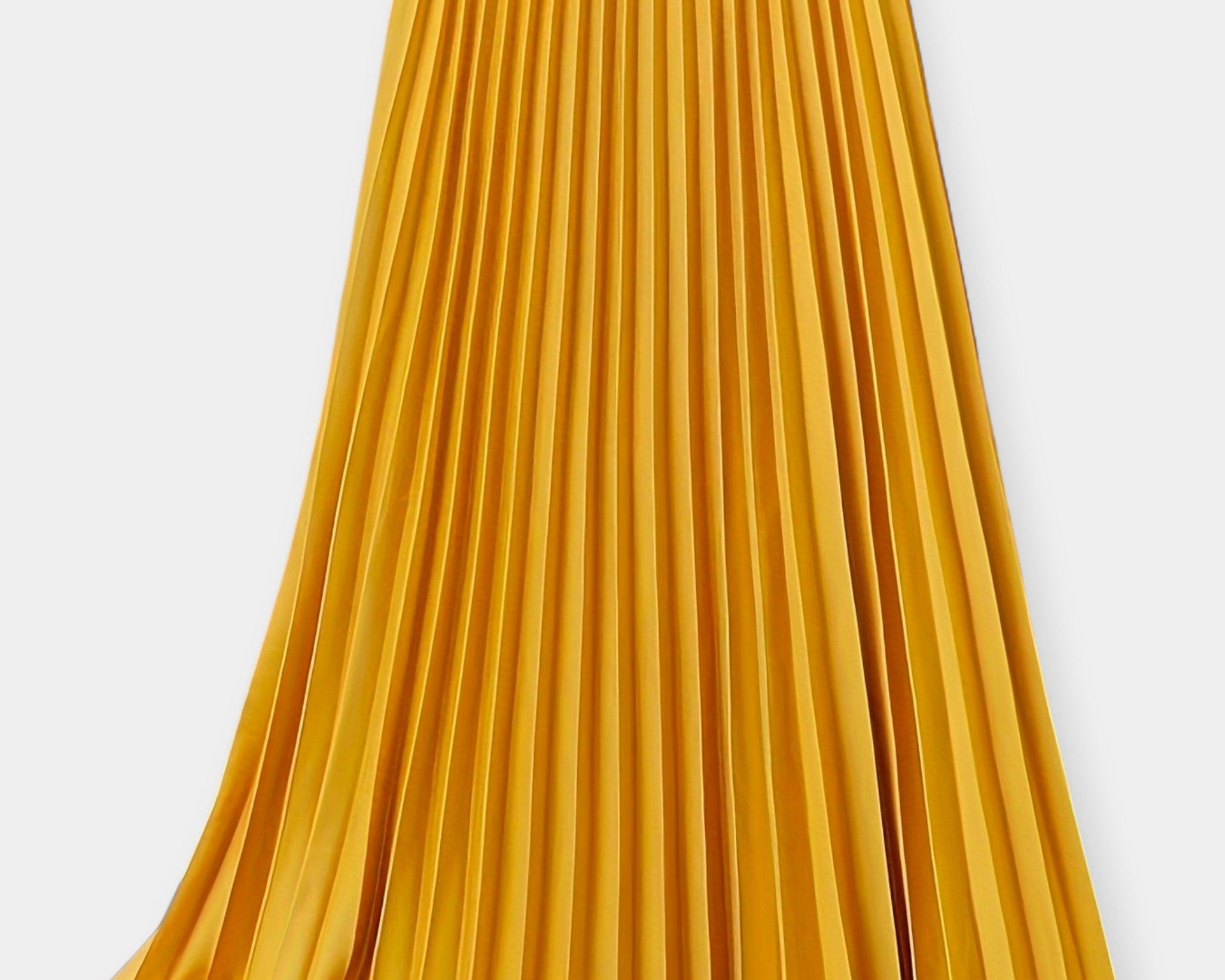 Dlouhá plisovaná saténová sukně