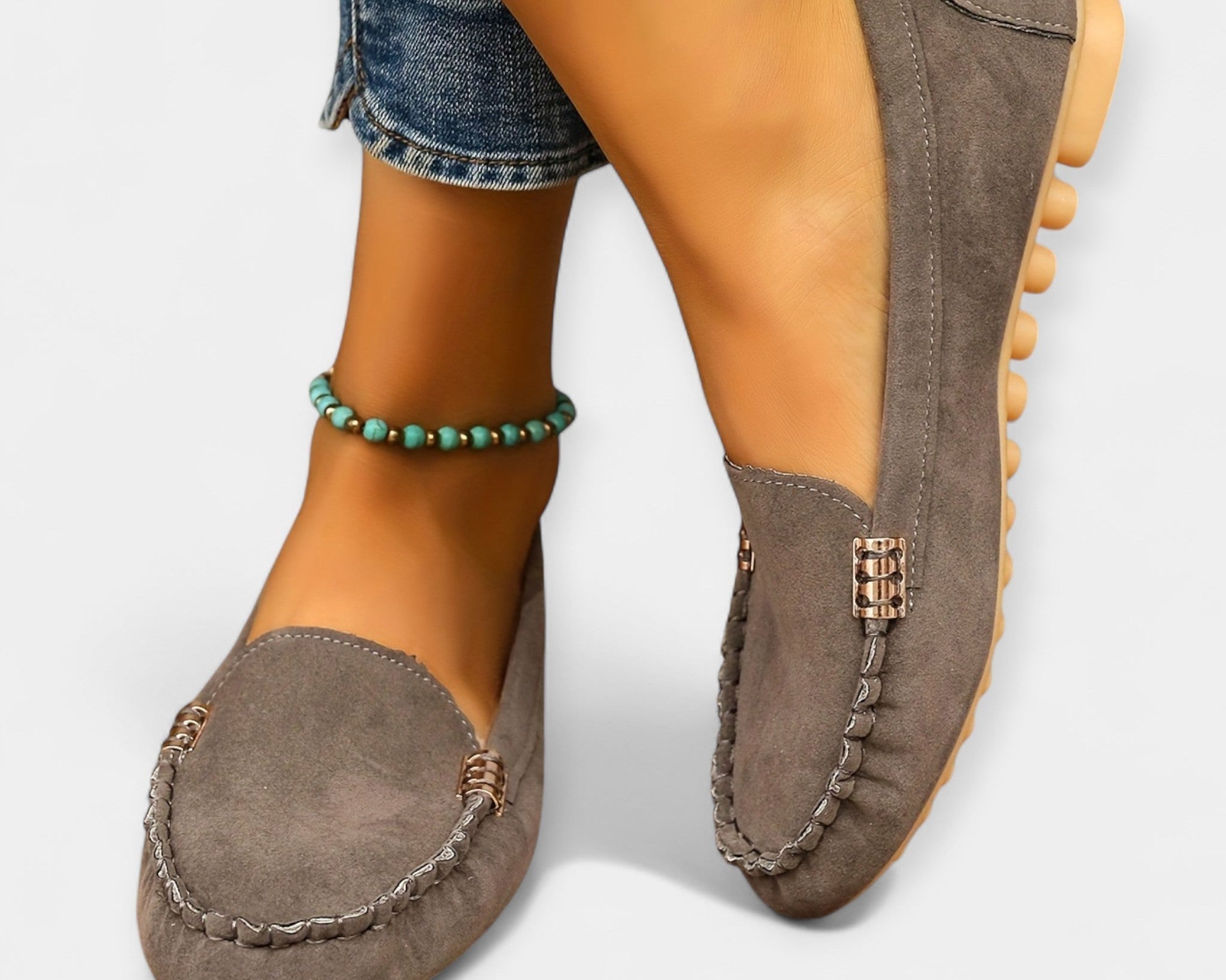 Mokasíny s kovovými prvky