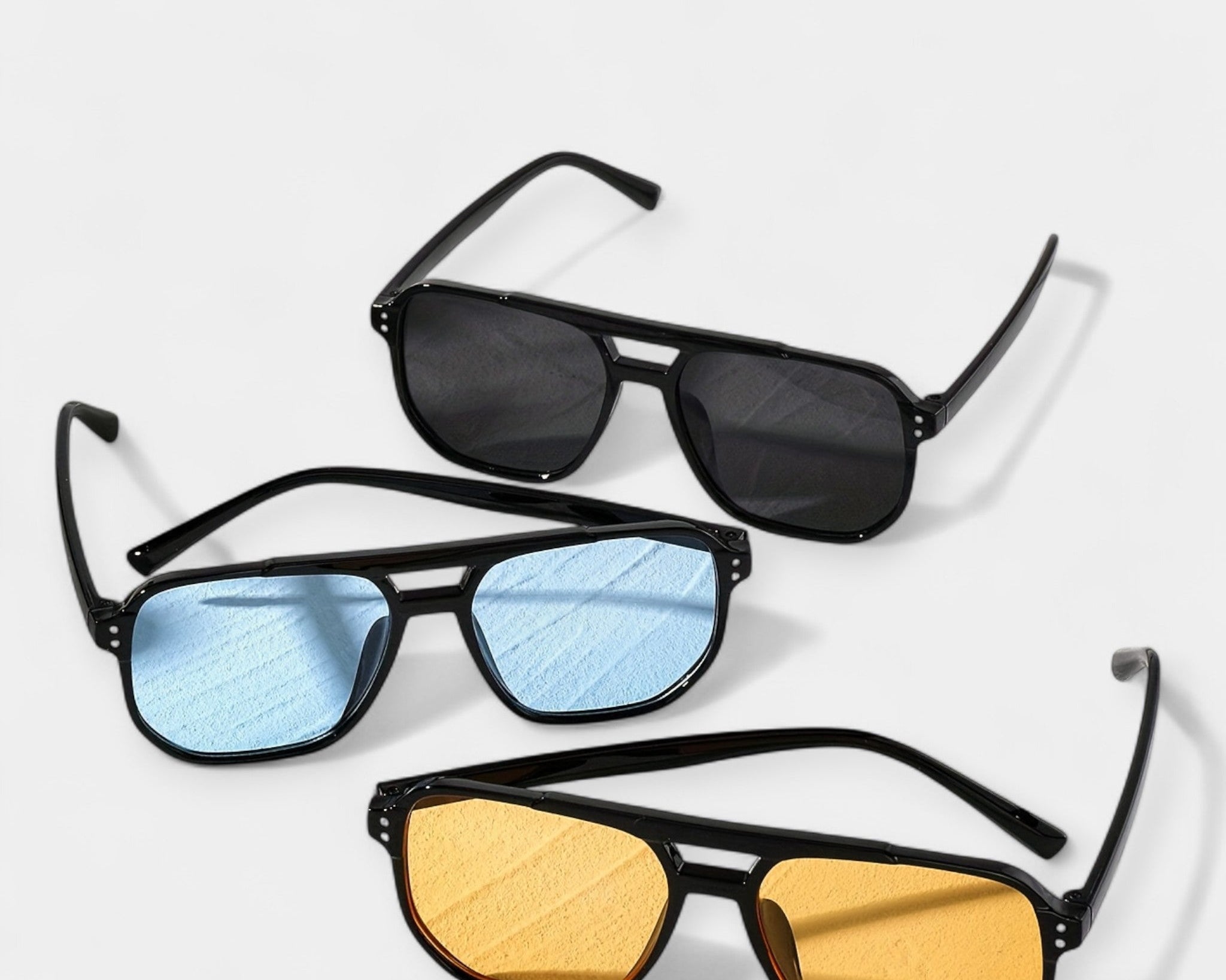 Čtvercové brýle s nýty