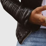 Anais - Elegantní kožená prdel