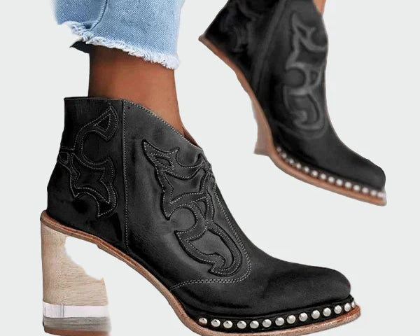 Vyšívané kožené boty