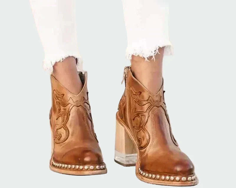 Vyšívané kožené boty