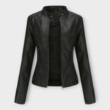 Elegantní kožená butto s moderní linií a nadčasovou estetikou