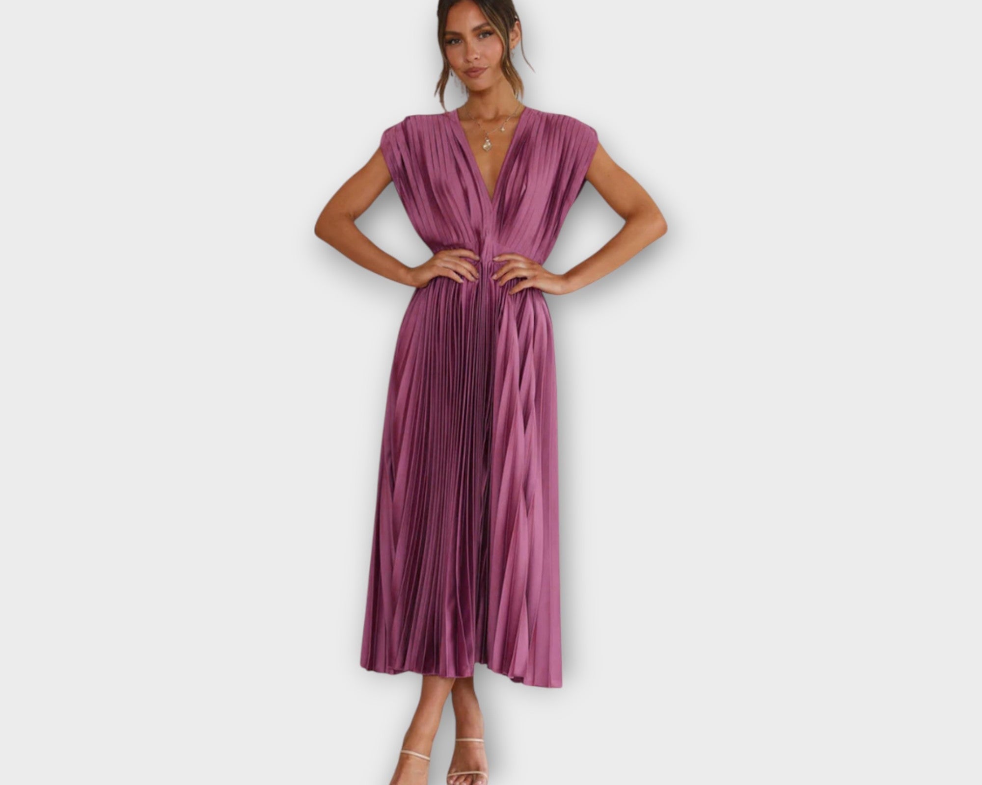 Skládané midi střihy jsou romantické nebo elegantní