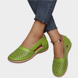 Anatomické kožené baleríny s výřezy a paskem