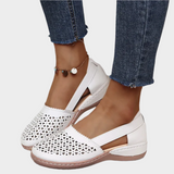 Anatomické kožené baleríny s výřezy a paskem