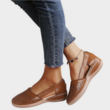 Anatomické kožené baleríny s výřezy a paskem