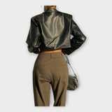 Krátká kožená ass s kapsami 