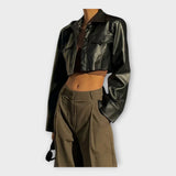 Krátká kožená ass s kapsami 