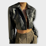 Krátká kožená ass s kapsami 