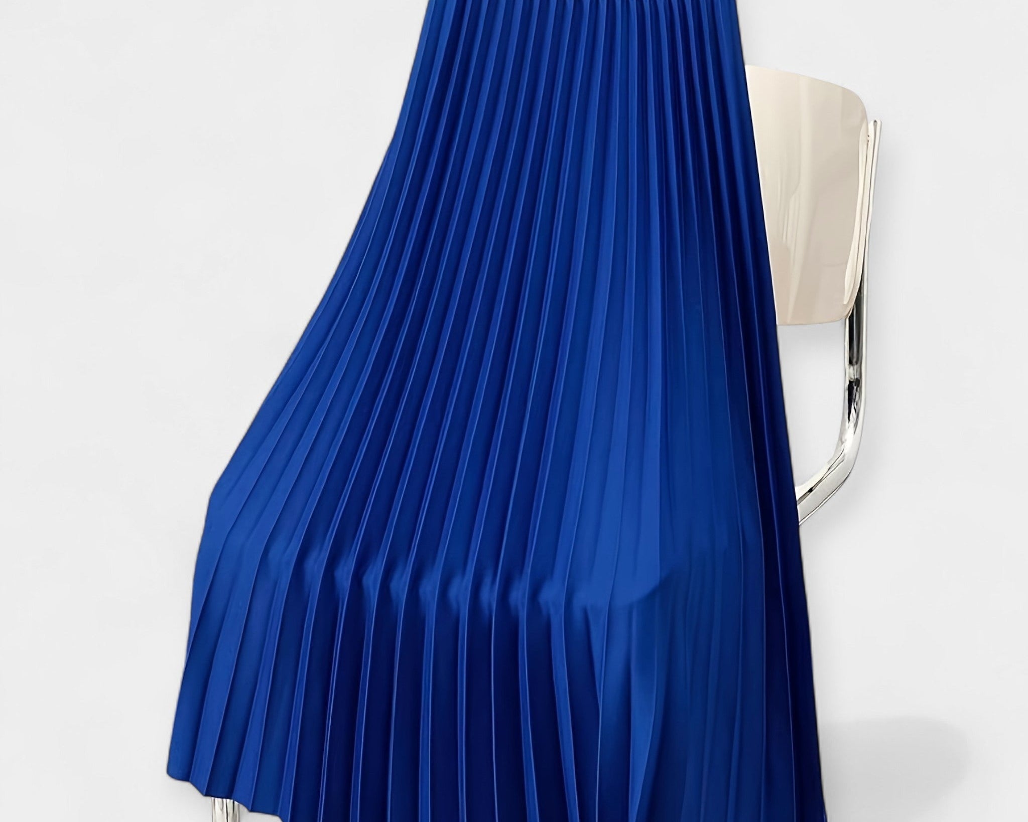 Dlouhá plisovaná saténová sukně