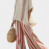 Úchvatný dvoudílný kostým Daisy s červenými pruhy v přírodní textuře