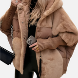 Ava - Elegantní nafouklý zadek