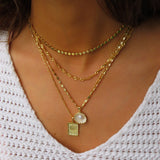 Náhrdelník s designem mušle 